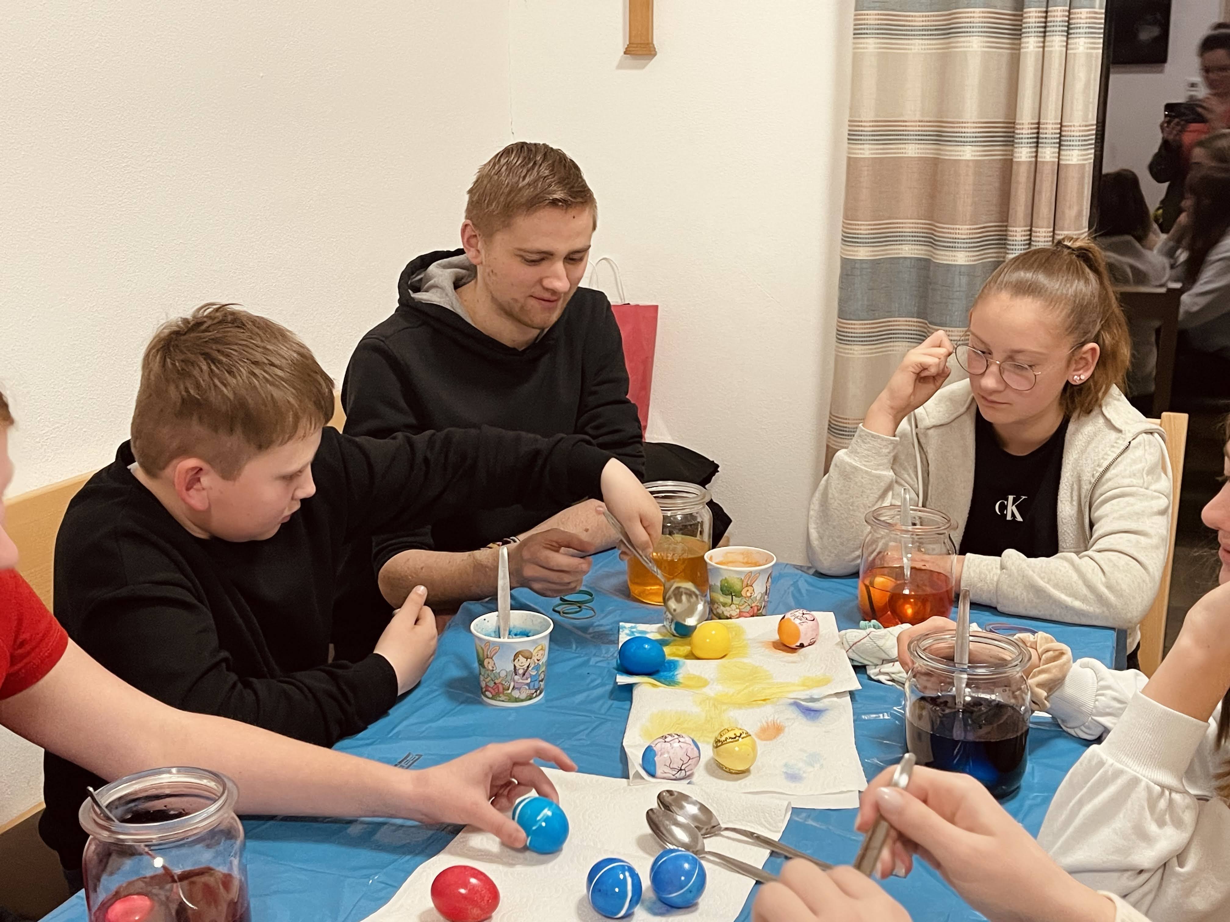 2024-03-29 Jugend Karfreitagsübung Ostereierfärben