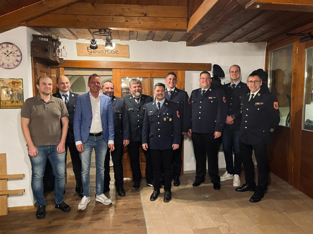 Von links: Markus Moosbauer, Georg Thoma, Heinz Pollak, Gerald Zillner, Max Bauer jun., Benjamin Prosser, Thomas Süß, Daniel Schuster, Thomas Bauer, Jürgen Binder